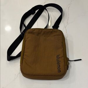 lululemon athletica brown adjustable easy access crossbody